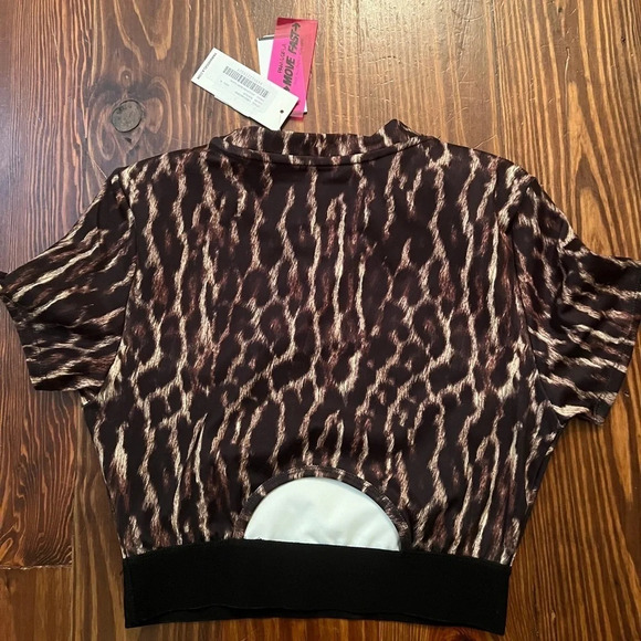 PAM & GELA Move Fast Cropped Leopard Workout Top Cutout NWT - Picture 4 of 5